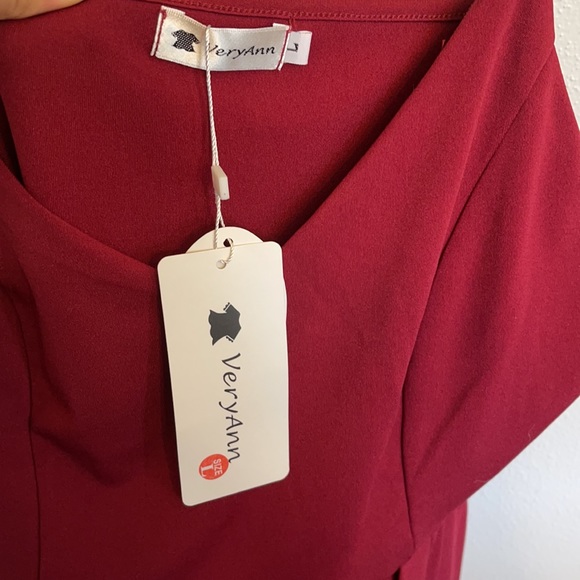 Red dress - Picture 2 of 3